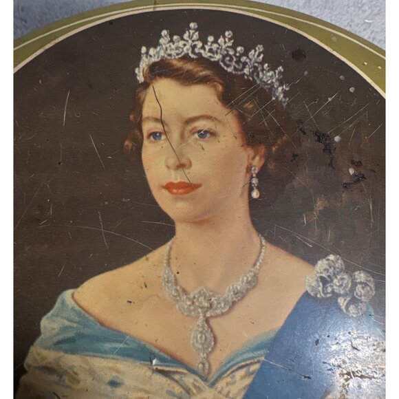 Vintage Queen Elizabeth II Round Cookie Biscuit Tin Container Lid Red Base 8" - Picture 9 of 12